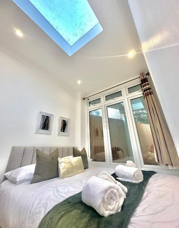 London Charm - Stylish Room In Spacious Home Екстер'єр фото